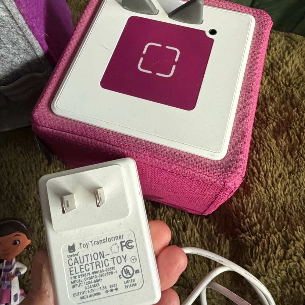 Tonies Storyteller with Purple / Gray Storage Tote and Characters - Picture 3 of 3